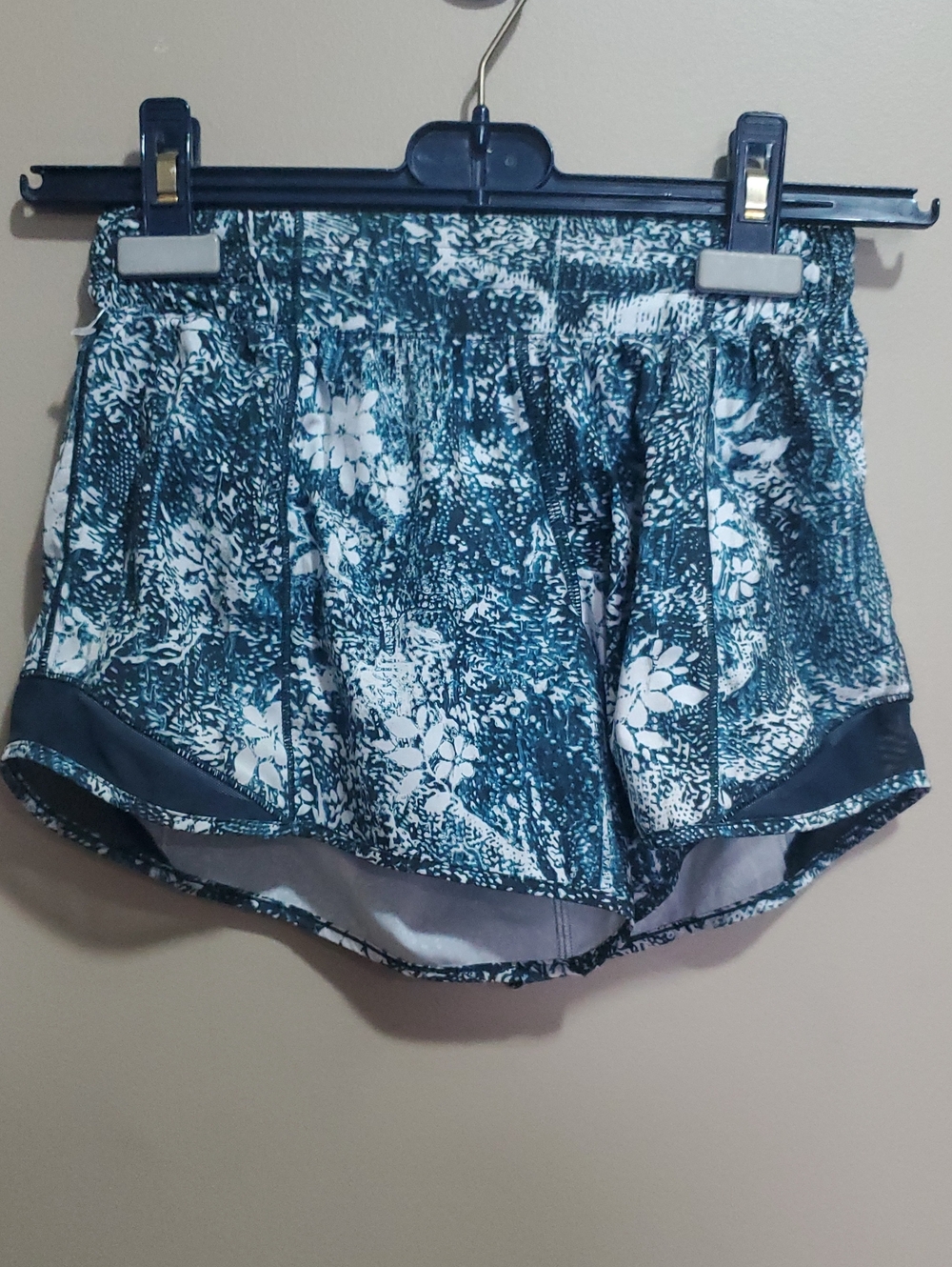 Lululemon Hotty Hot Wildwood White Multi/nocturnal Teal Floral Pattern Size 2